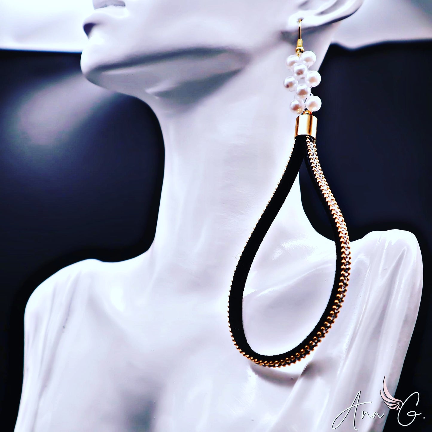 Pearl earrings with Rhinestone crystals